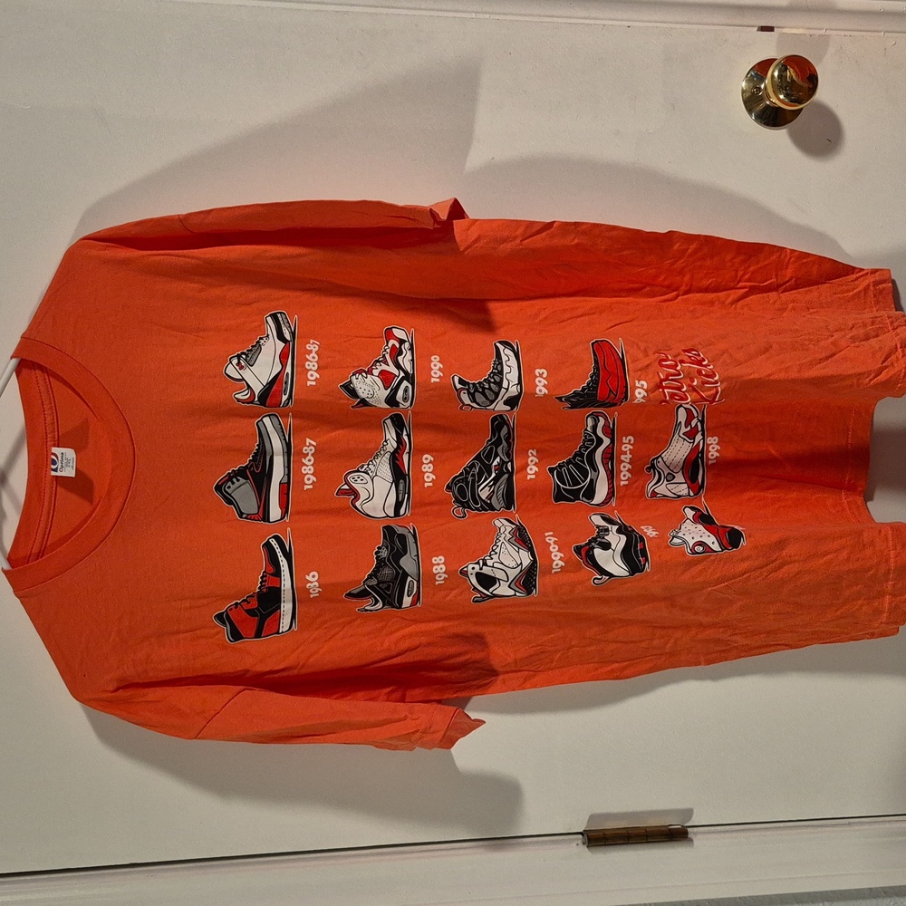 Retro kicks 2xl t-shirt